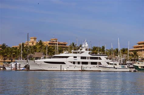 DAVID WILSON • Net Worth $1 Billion • House • Yacht